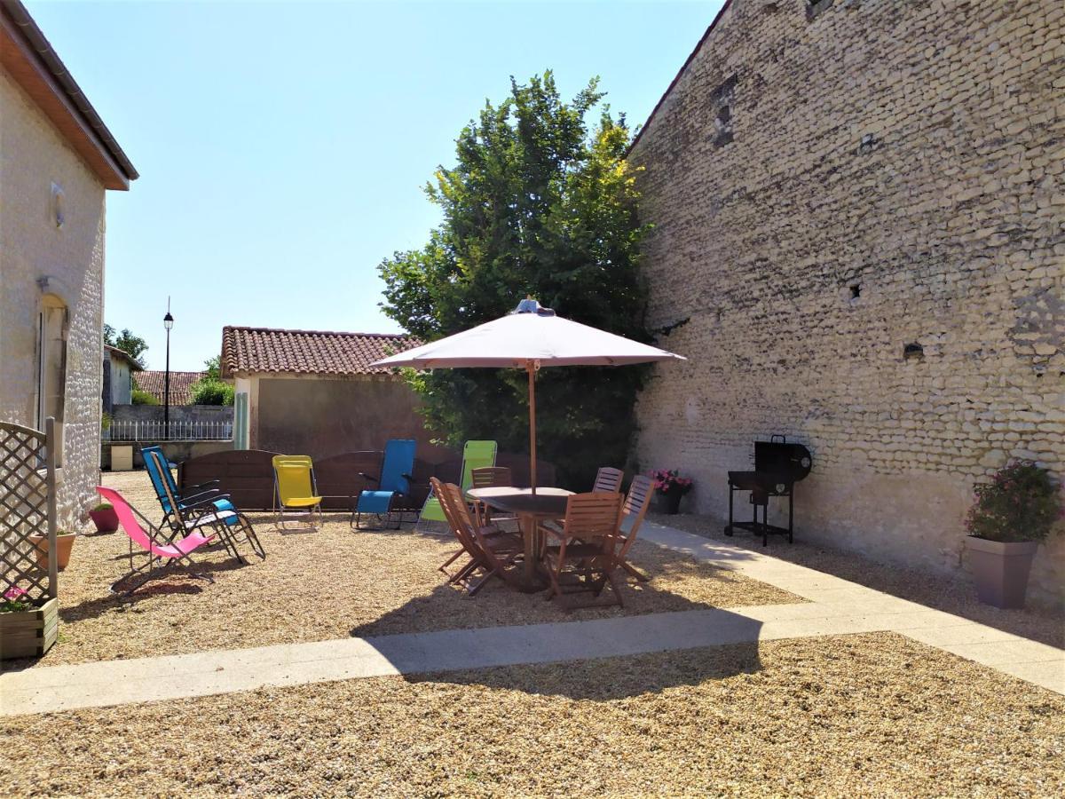 Les Gites Du Vigneron Et Cd'H Saint-Seurin-de-Palenne Exteriér fotografie