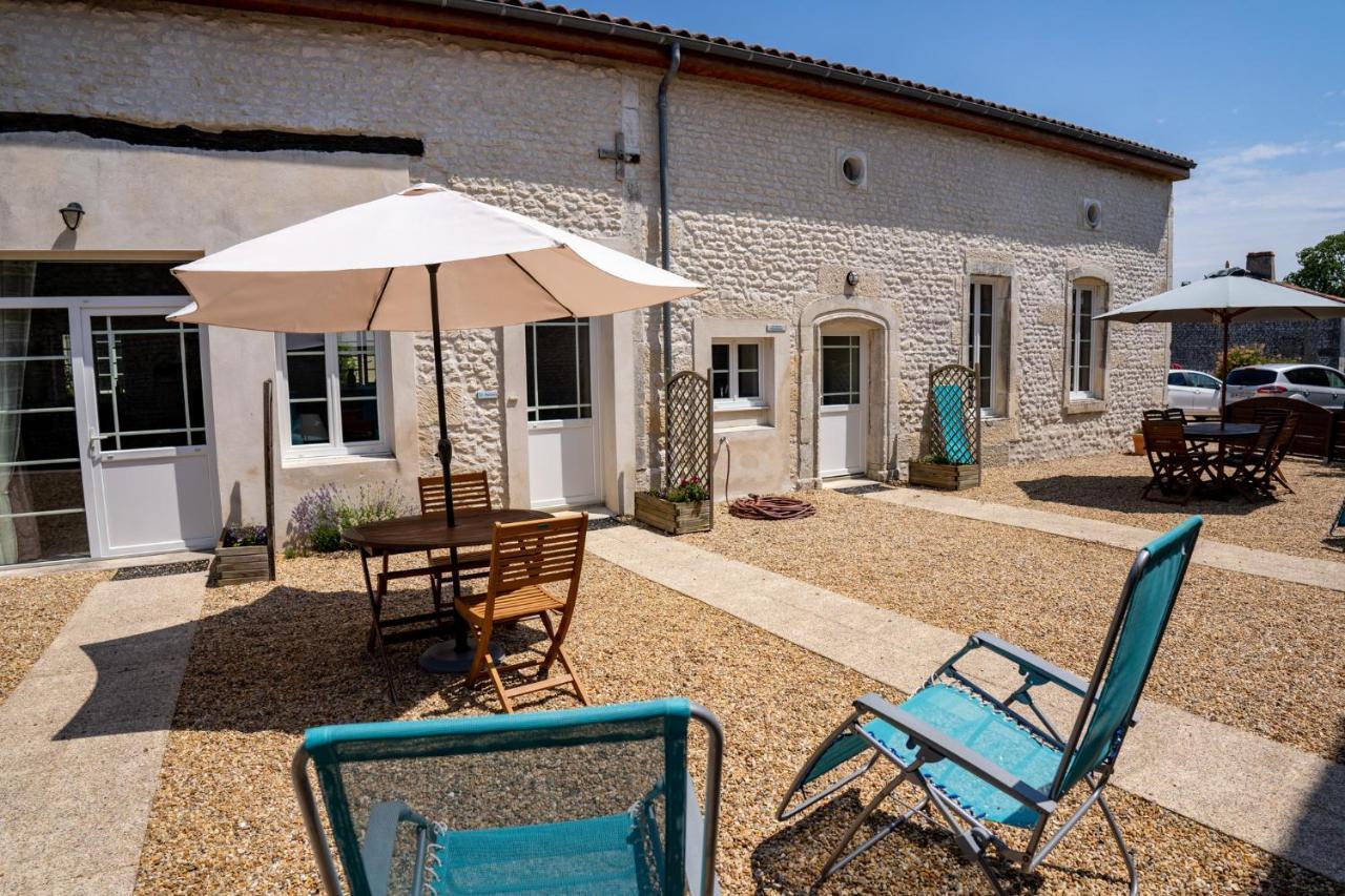 Les Gites Du Vigneron Et Cd'H Saint-Seurin-de-Palenne Exteriér fotografie