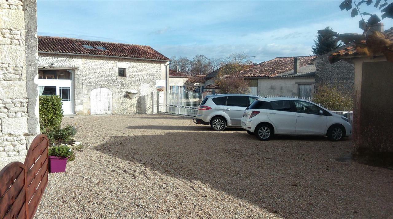 Les Gites Du Vigneron Et Cd'H Saint-Seurin-de-Palenne Exteriér fotografie
