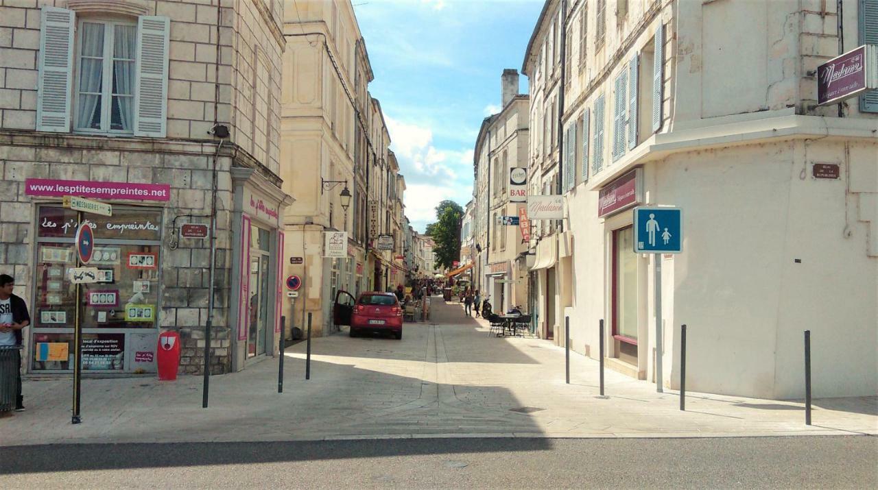 Les Gites Du Vigneron Et Cd'H Saint-Seurin-de-Palenne Exteriér fotografie