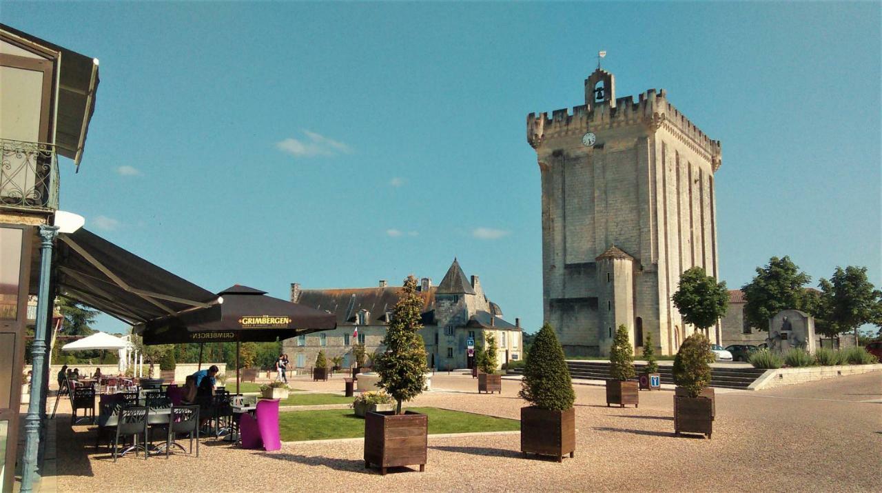 Les Gites Du Vigneron Et Cd'H Saint-Seurin-de-Palenne Exteriér fotografie