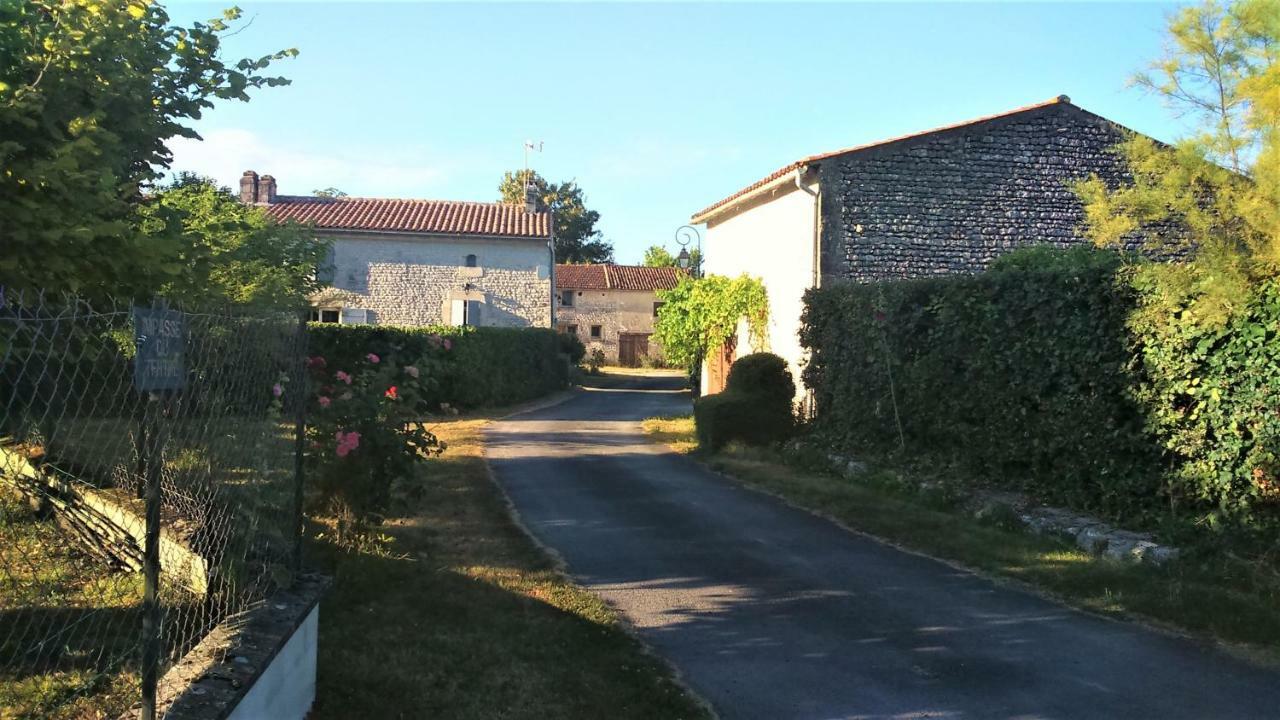 Les Gites Du Vigneron Et Cd'H Saint-Seurin-de-Palenne Exteriér fotografie