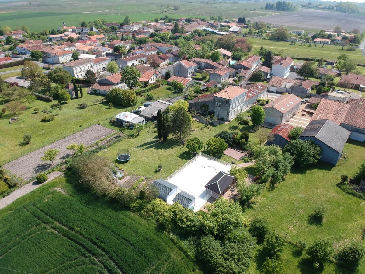 Les Gites Du Vigneron Et Cd'H Saint-Seurin-de-Palenne Exteriér fotografie
